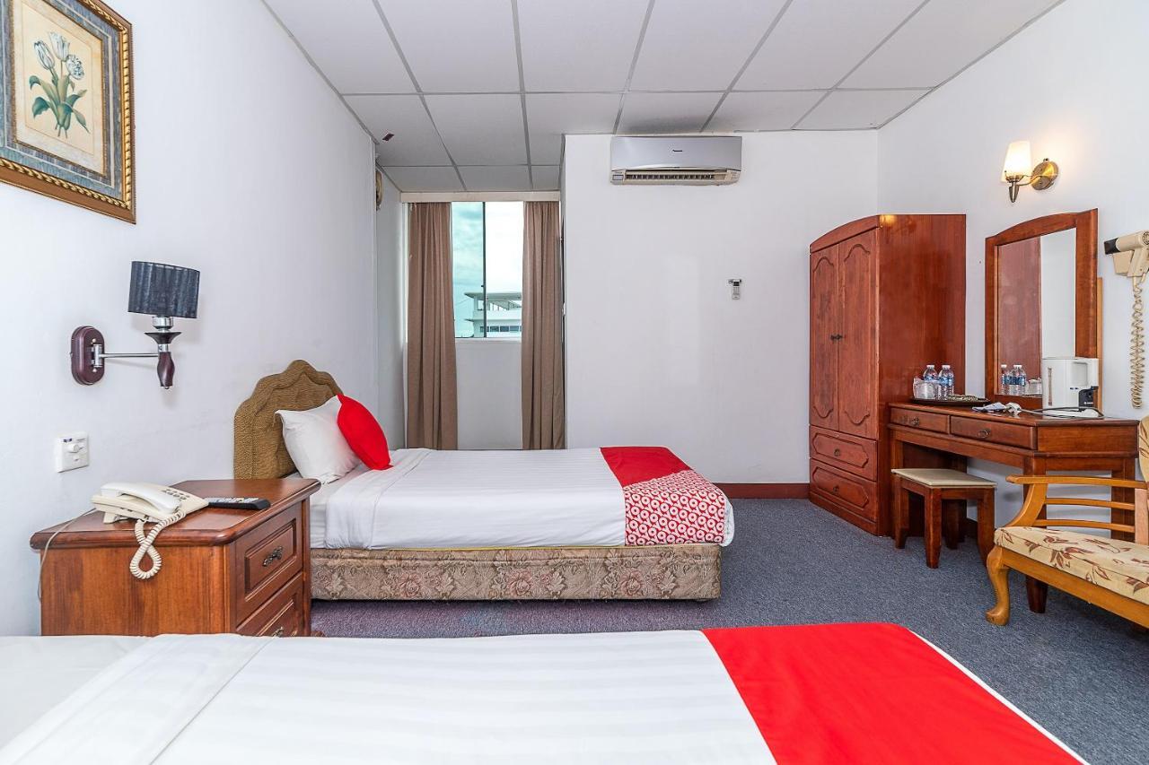 OYO 89864 Hotel Holiday Park Kota Kinabalu Exterior foto