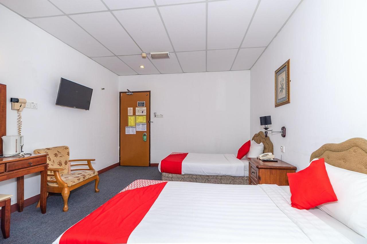 OYO 89864 Hotel Holiday Park Kota Kinabalu Exterior foto