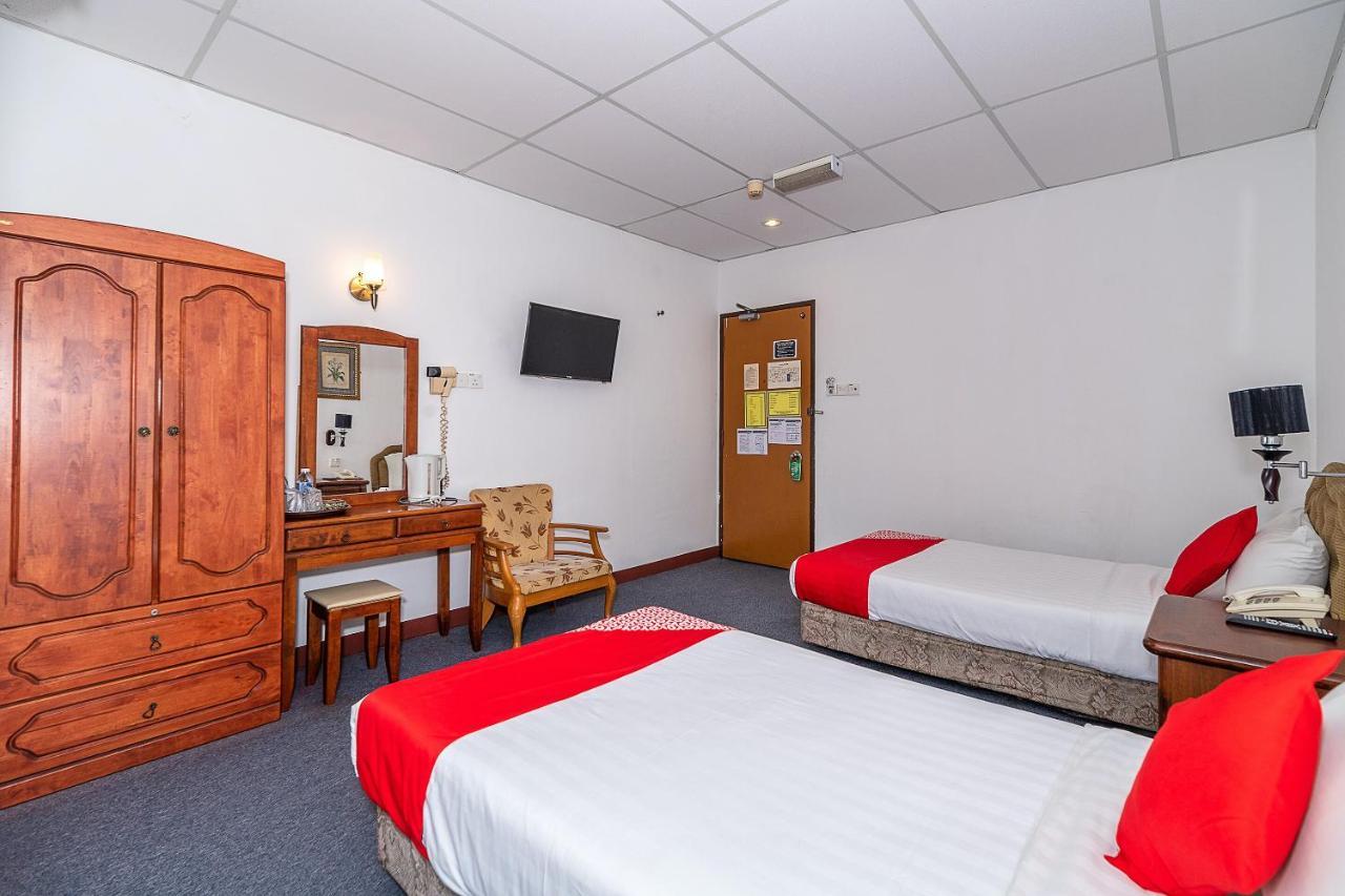 OYO 89864 Hotel Holiday Park Kota Kinabalu Exterior foto