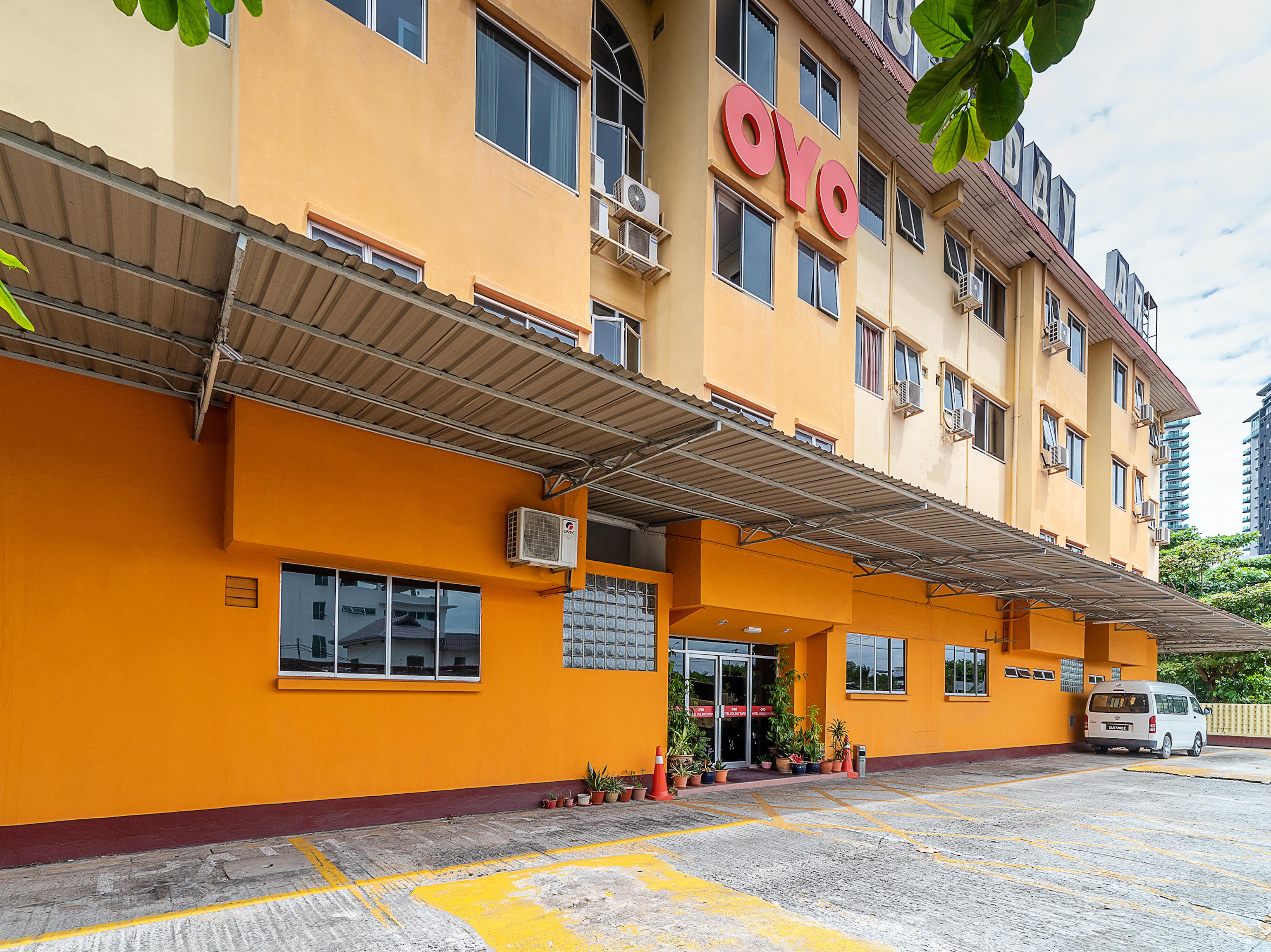 OYO 89864 Hotel Holiday Park Kota Kinabalu Exterior foto