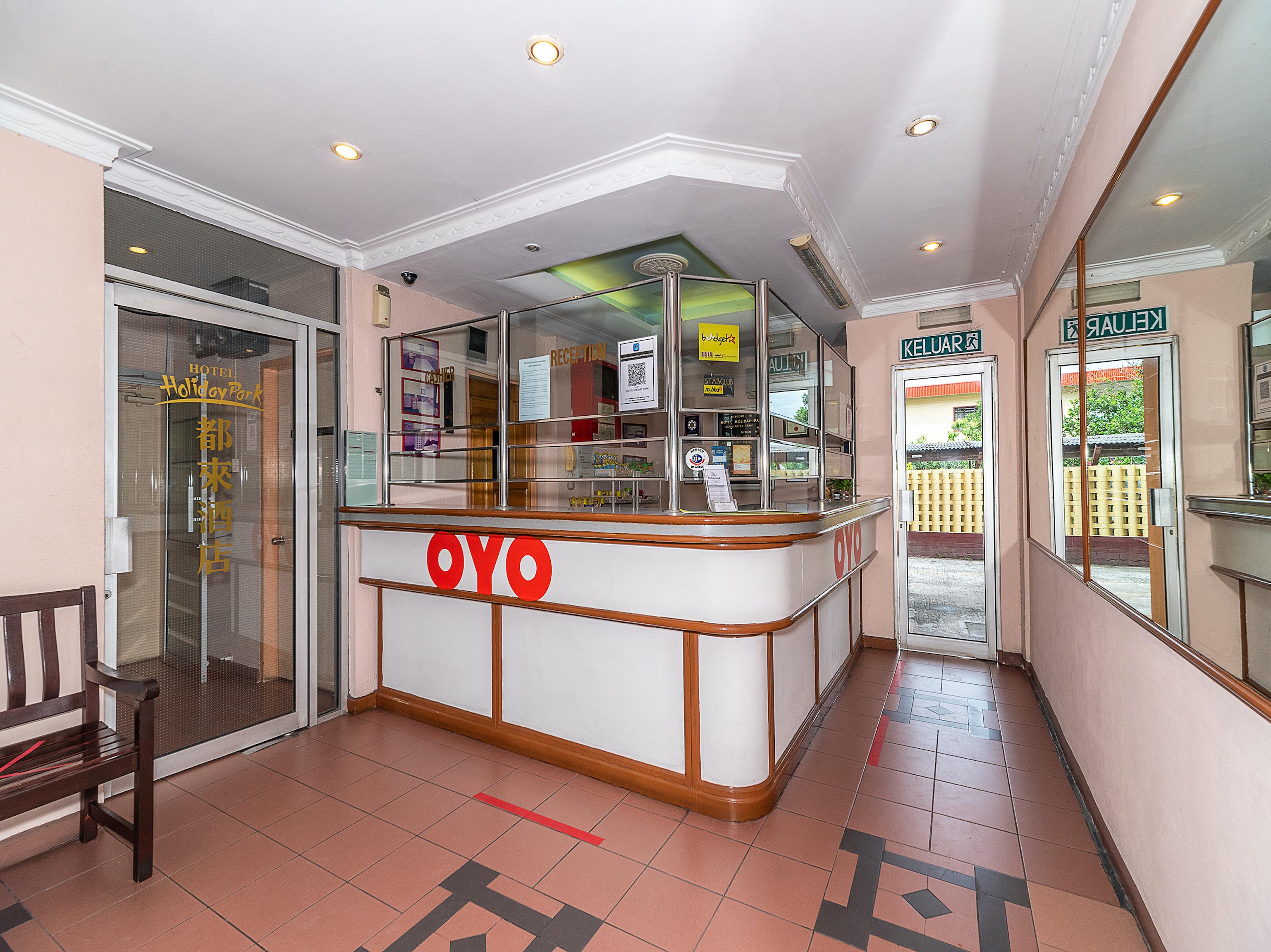 OYO 89864 Hotel Holiday Park Kota Kinabalu Exterior foto